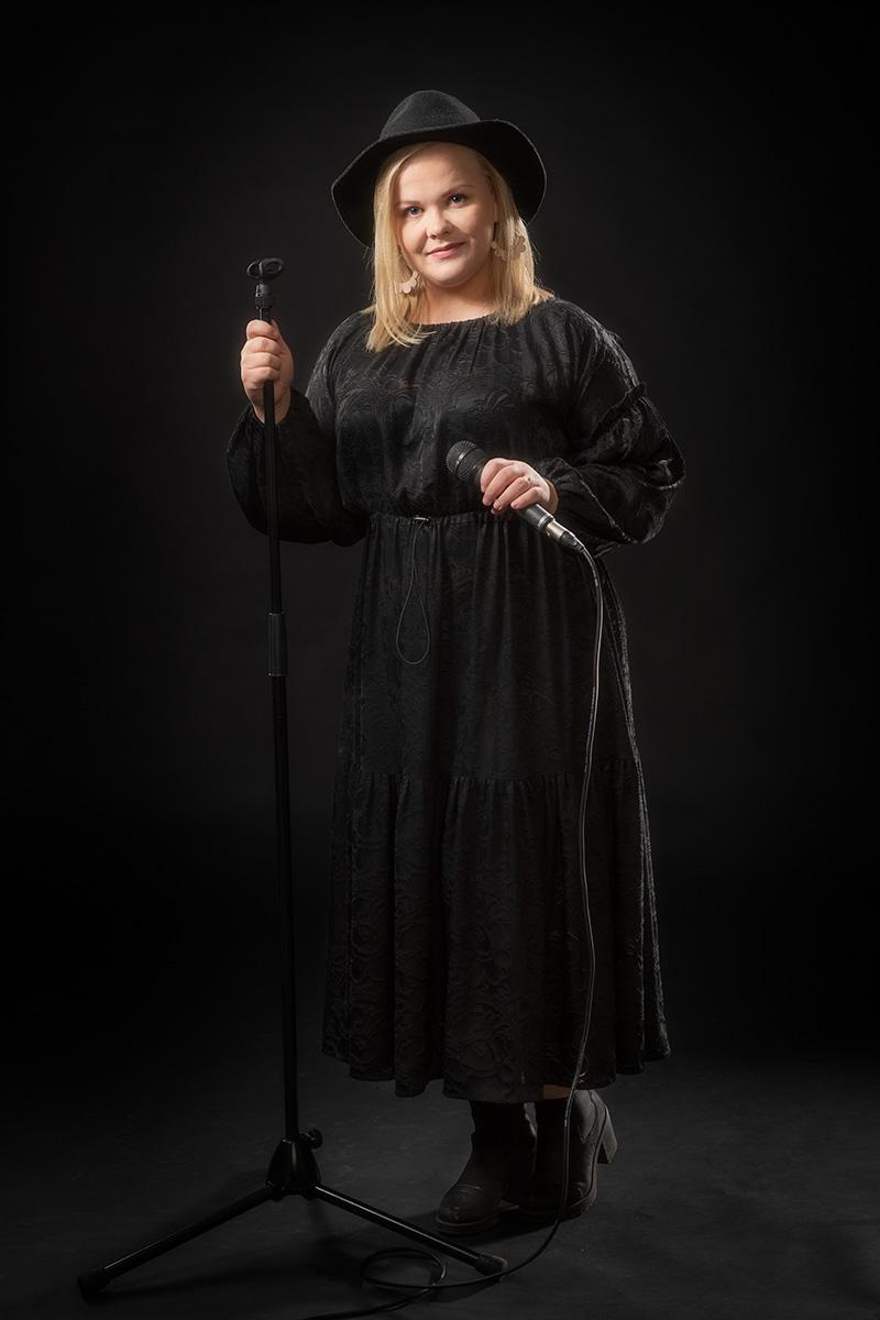 Sonja Salla : Bändilinjan opettaja: laulu